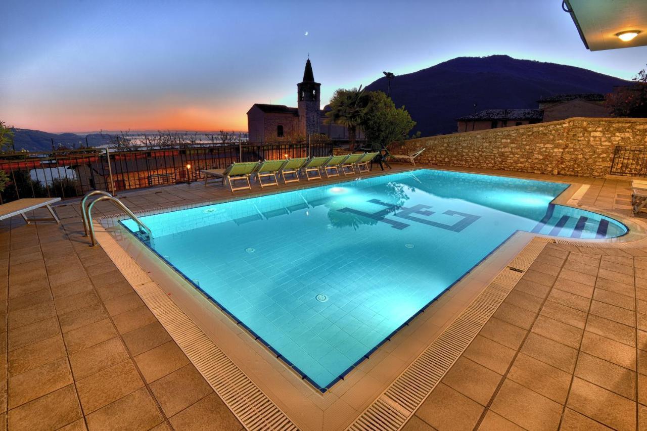 Appartamenti San Pietro - Hotel Gallo Tignale Buitenkant foto